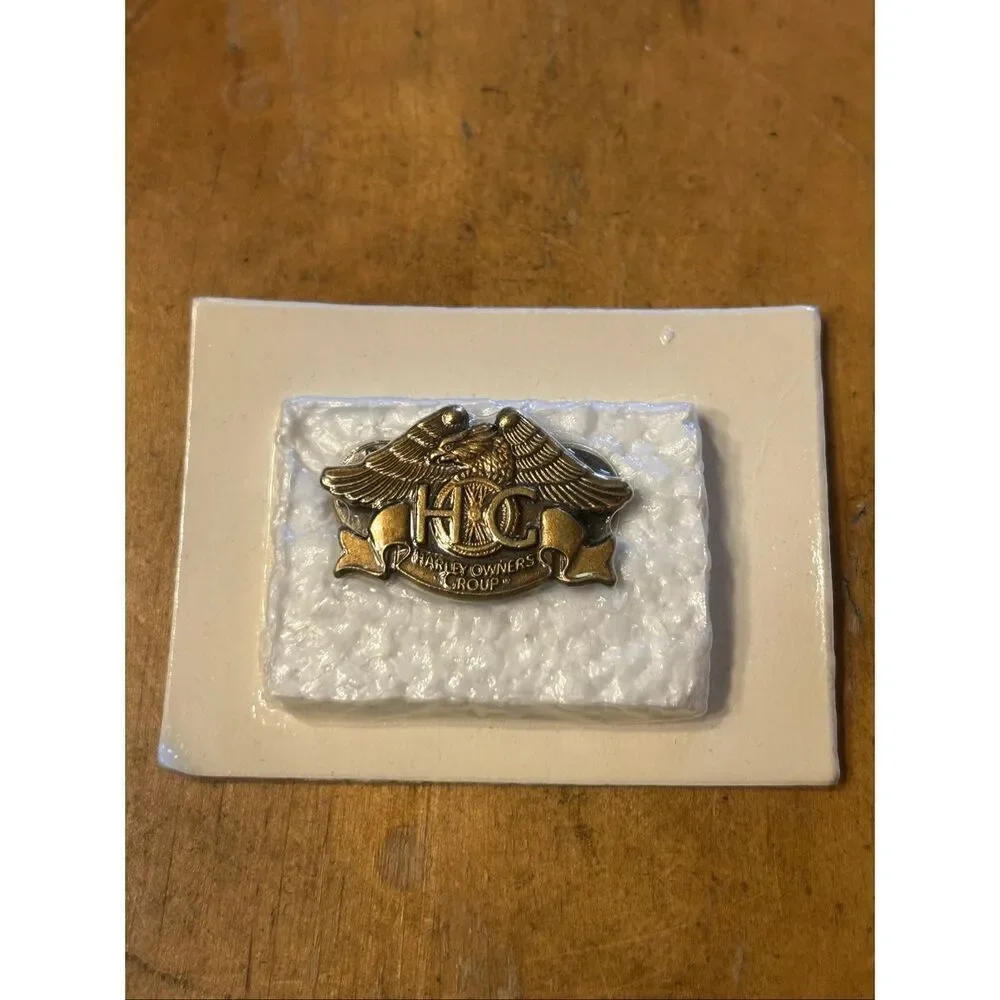 Harley-Davidson HOG 1983 Pin NIP Sealed (5277)